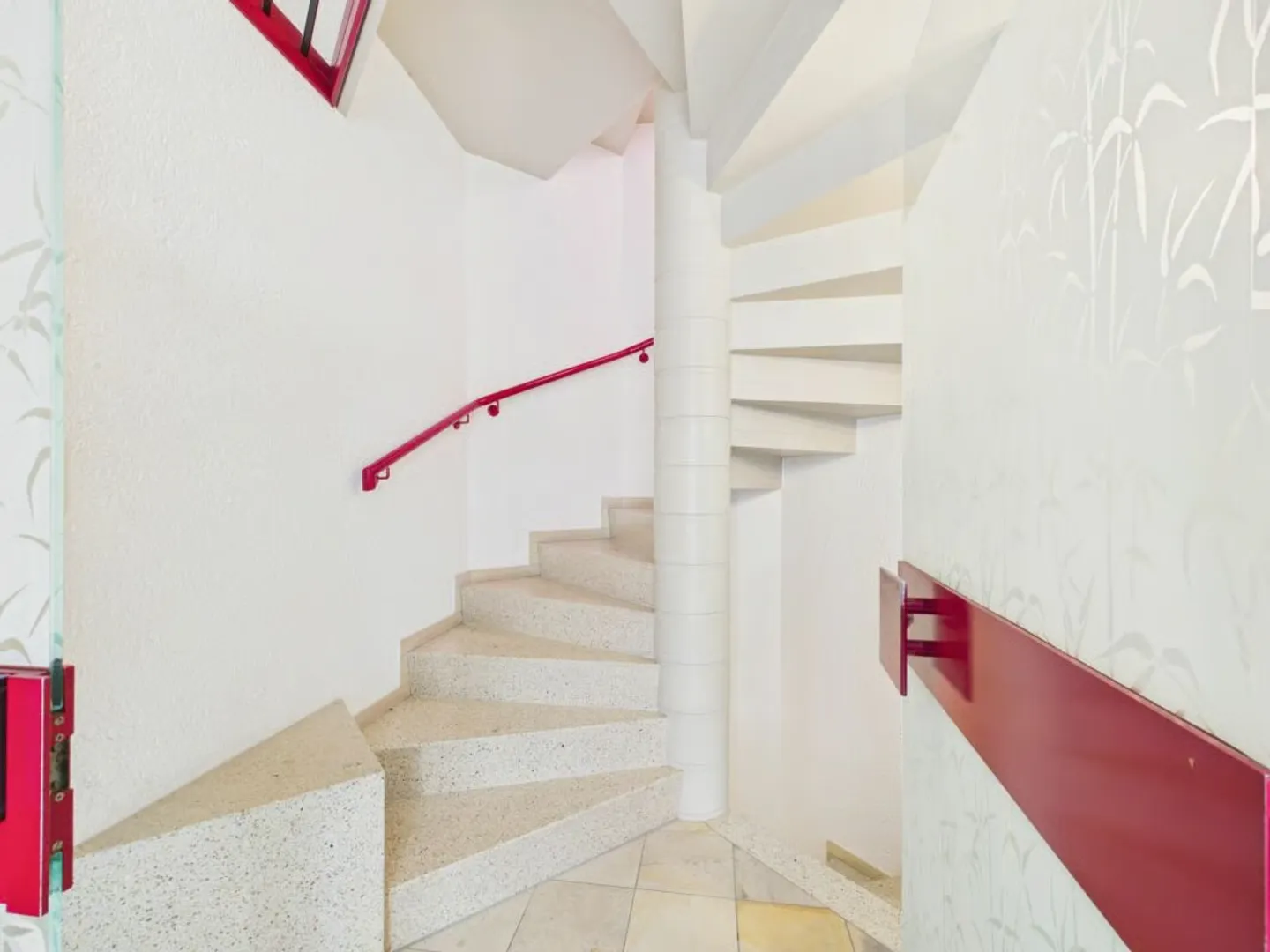 Detached villa with spa, commercial unit and plenty of design options - Photo 43 of 46