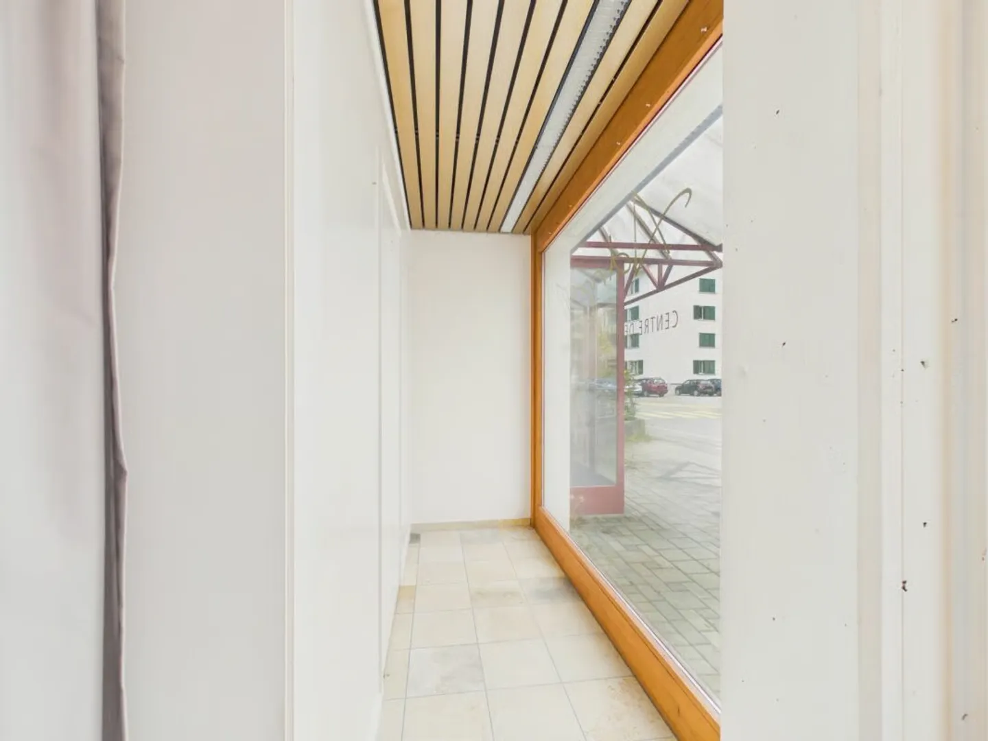 Detached villa with spa, commercial unit and plenty of design options - Photo 44 of 46