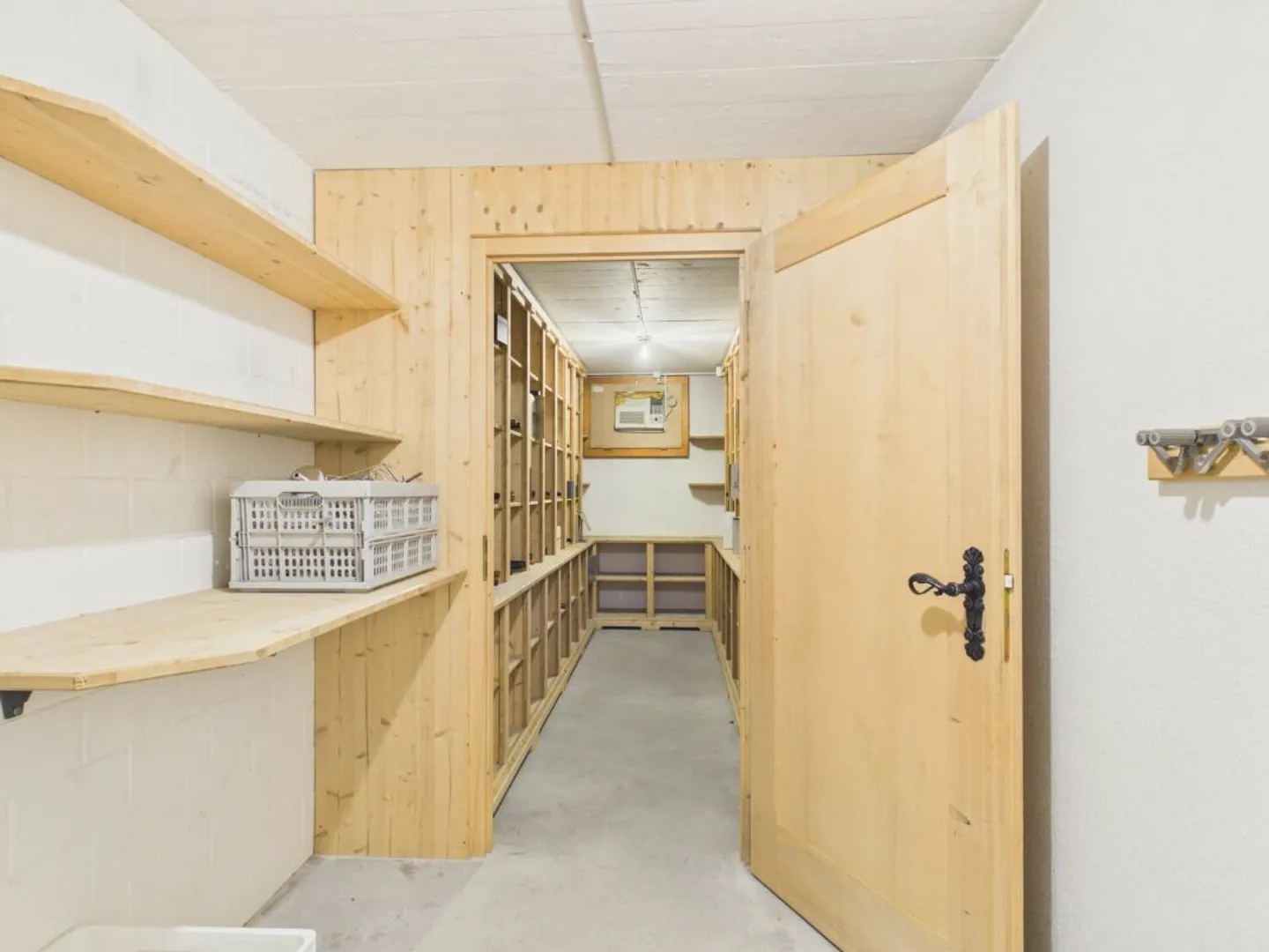 Detached villa with spa, commercial unit and plenty of design options - Photo 45 of 46