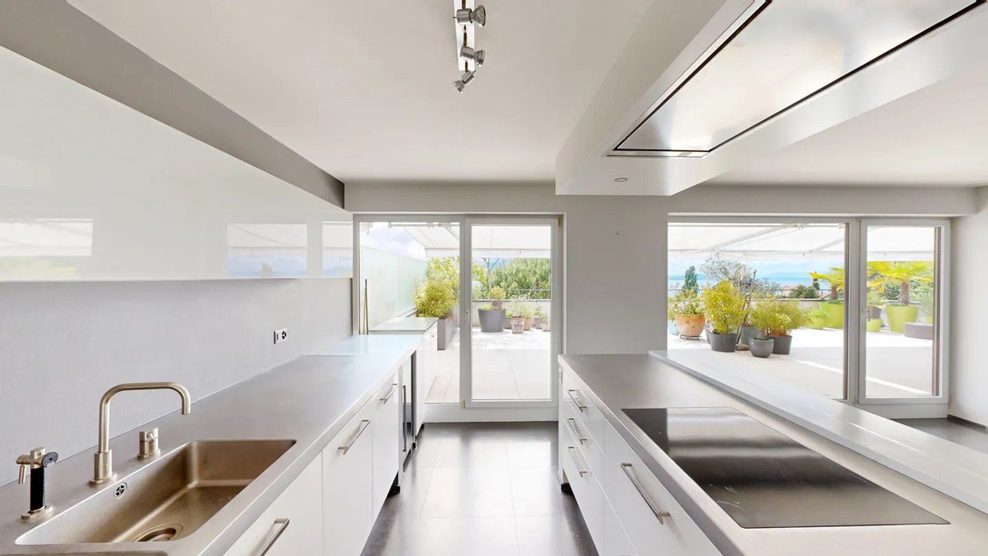 4.5-room apartment with terrace and panoramic view of the lake - Photo 7 of 24