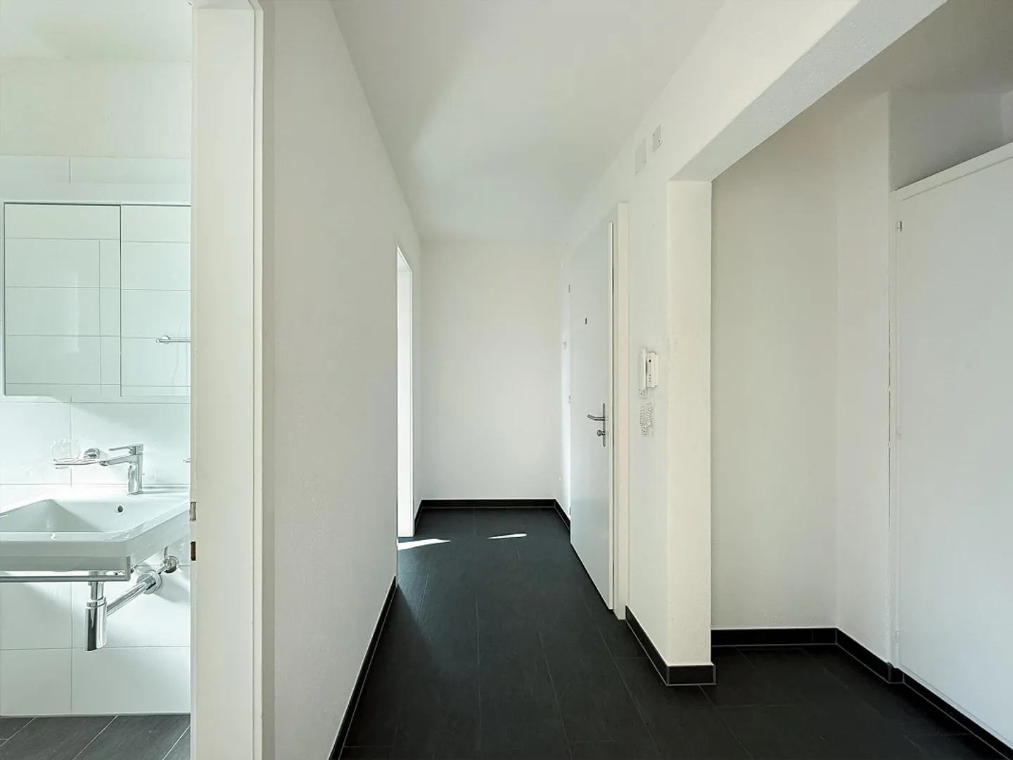 Renovierte Wohnung mit Balkon - Foto 3 von 9