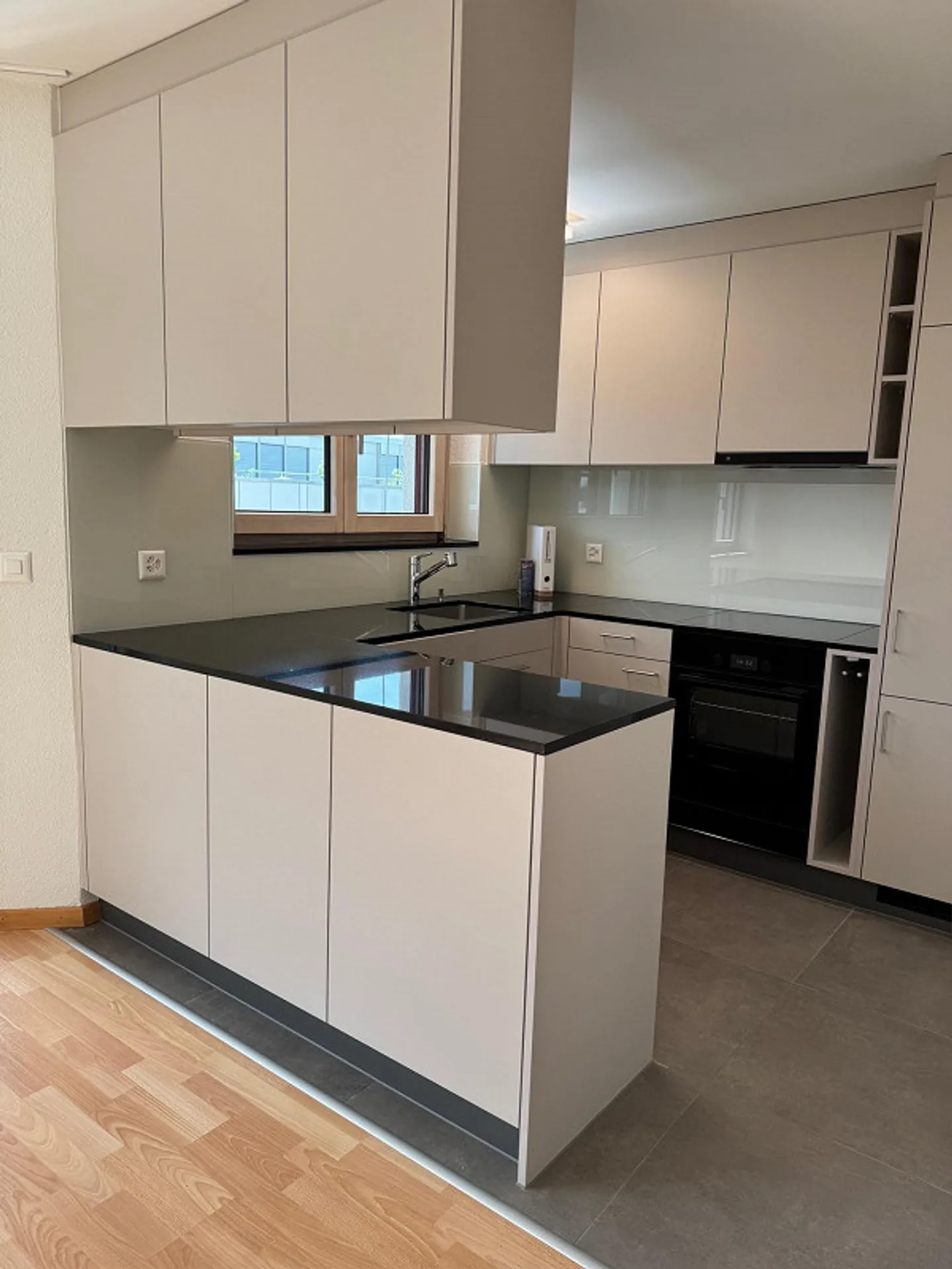 Beautiful and centrally located apartment - Photo 2 of 8