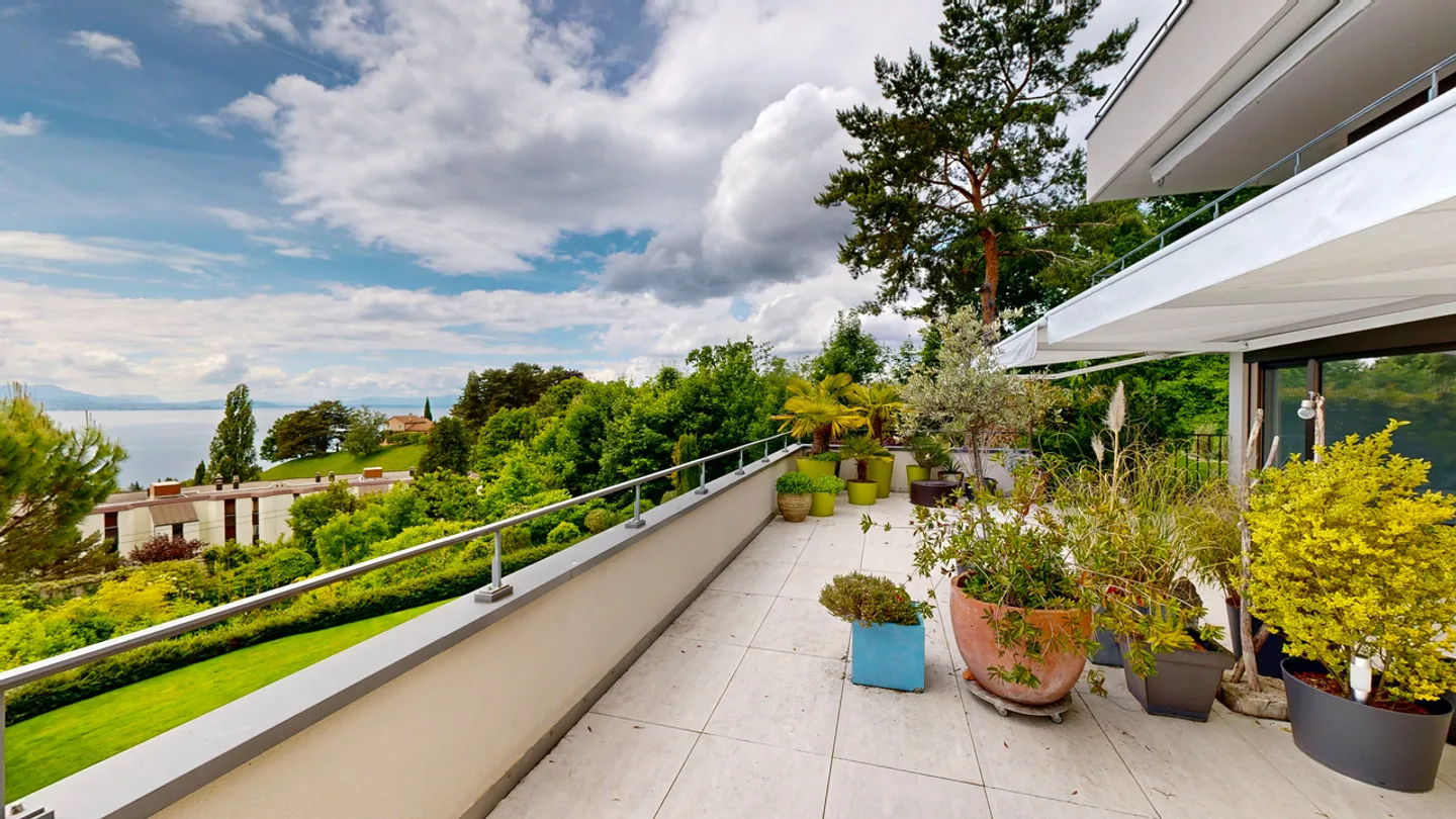 4.5-room apartment with terrace and panoramic view of the lake - Photo 15 of 24