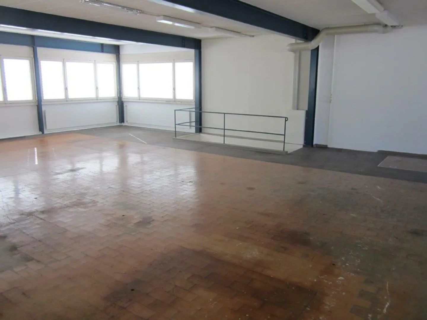 Commercial for rent - Photo 5 of 6