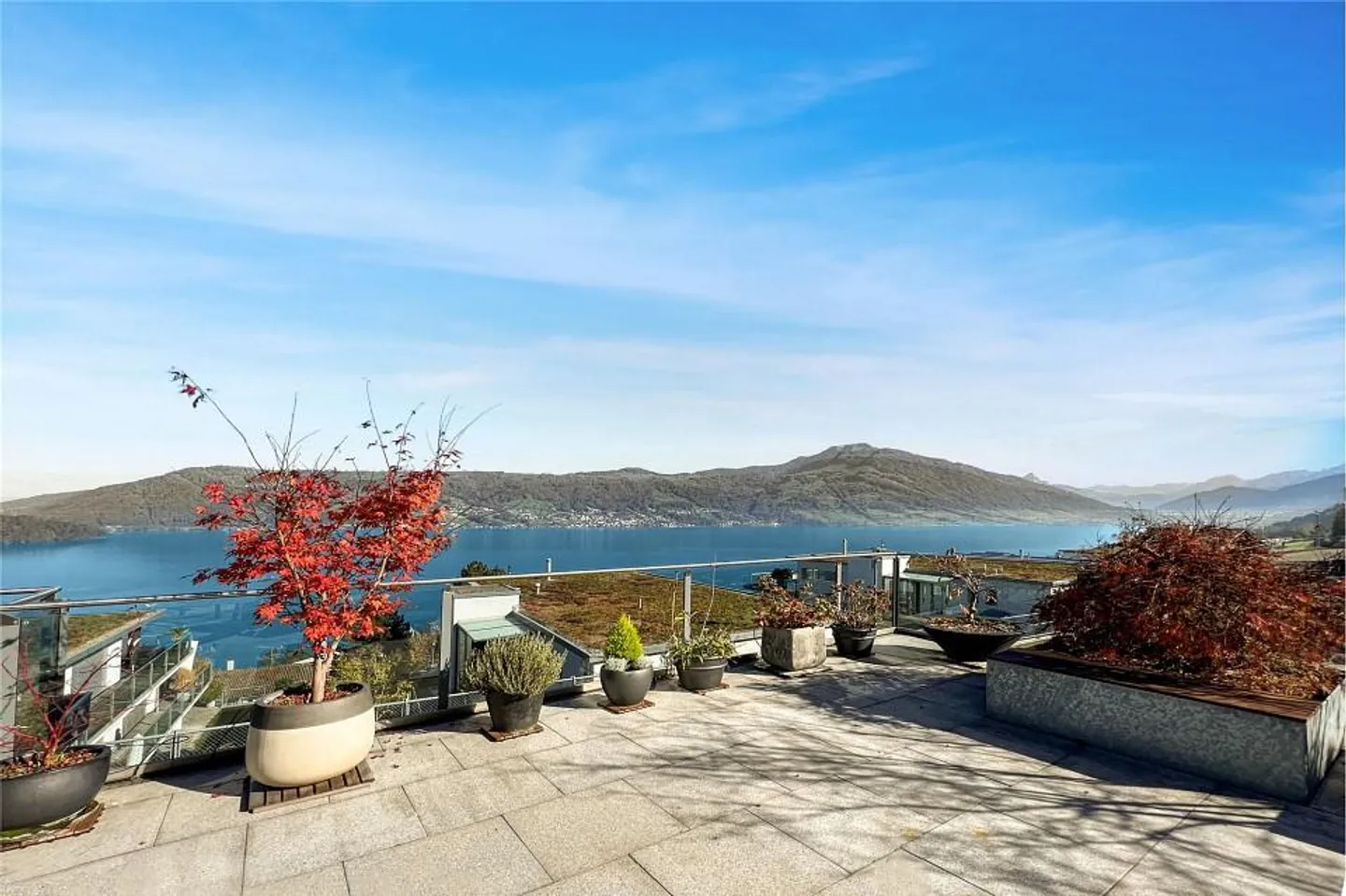 Fantastico appartamento con terrazza e vista mozzafiato sul lago di Zugo... - Foto 2 di 4