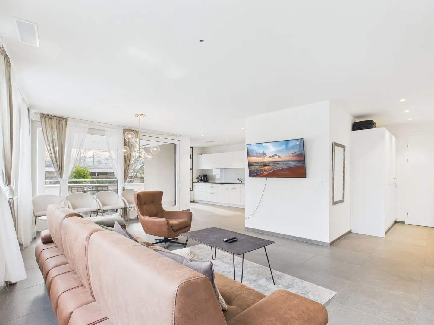 Appartamento moderno di 3,5 locali con grande balcone - Foto 1 di 14