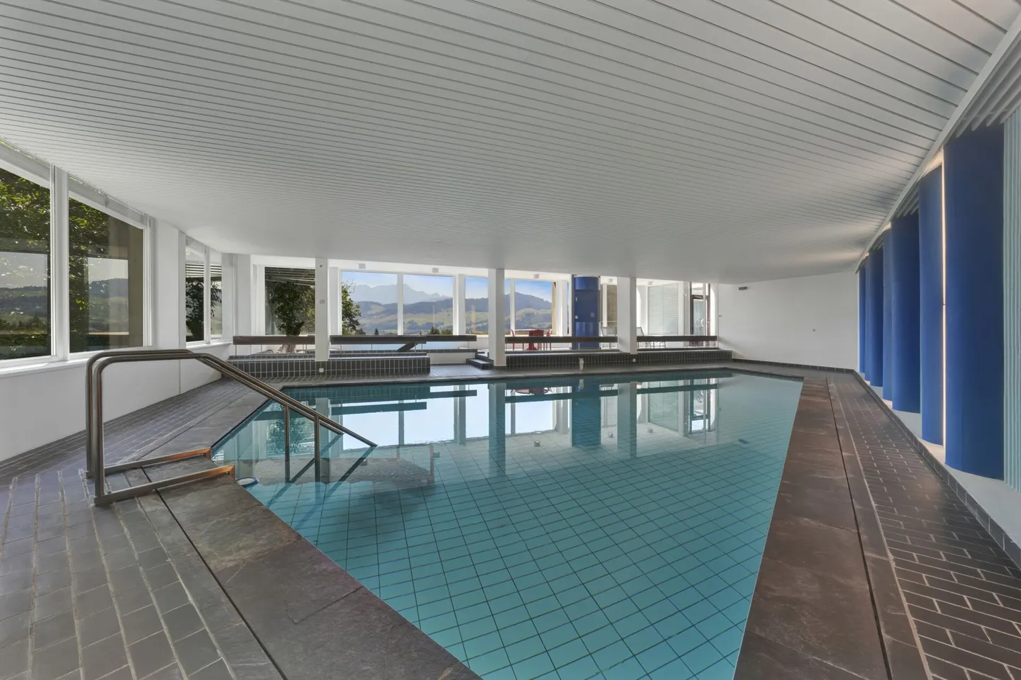 Vivere come in una casa unifamiliare! Immenso appartamento duplex ben curato con panorama sull'Alpstein e piscina - Foto 7 di 67