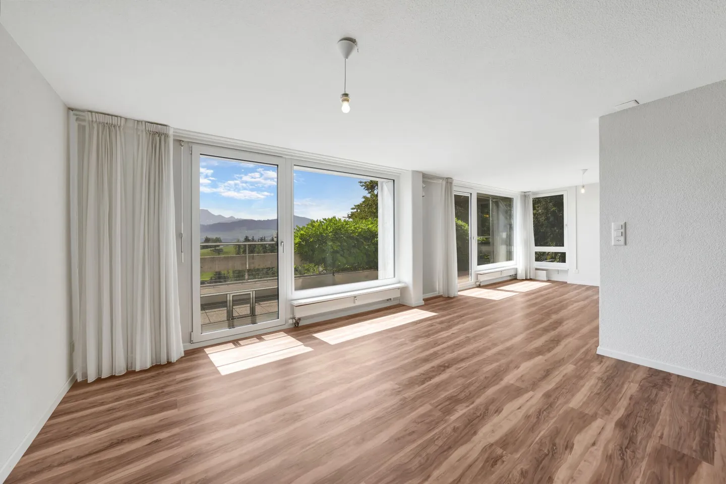 Vivere come in una casa unifamiliare! Immenso appartamento duplex ben curato con panorama sull'Alpstein e piscina - Foto 10 di 67