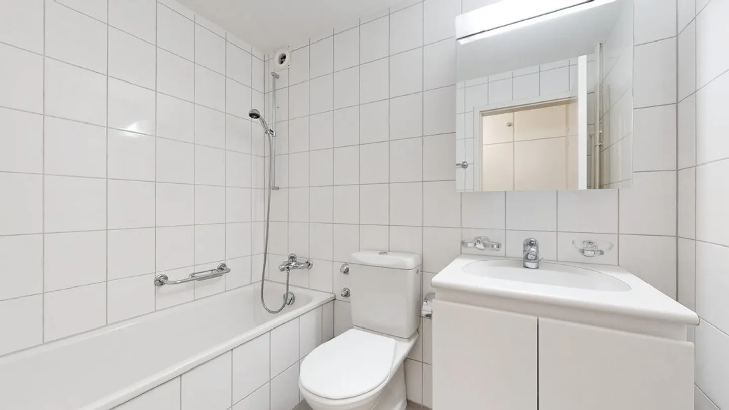 Charming Swiss Chalet Retreat - Photo 5 of 11