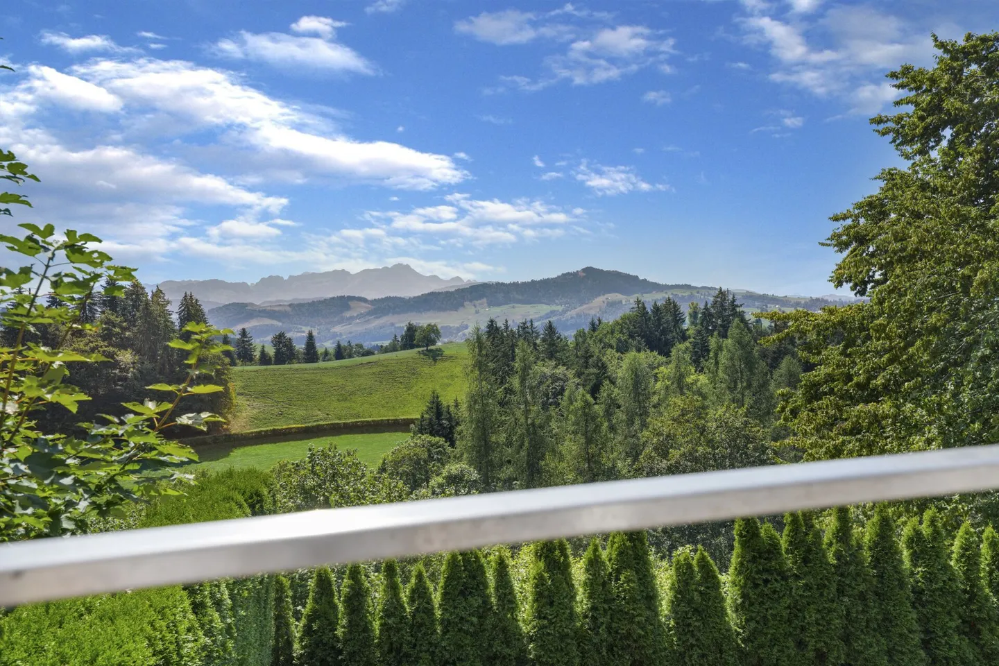 Vivere come in una casa unifamiliare! Immenso appartamento duplex ben curato con panorama sull'Alpstein e piscina - Foto 2 di 67