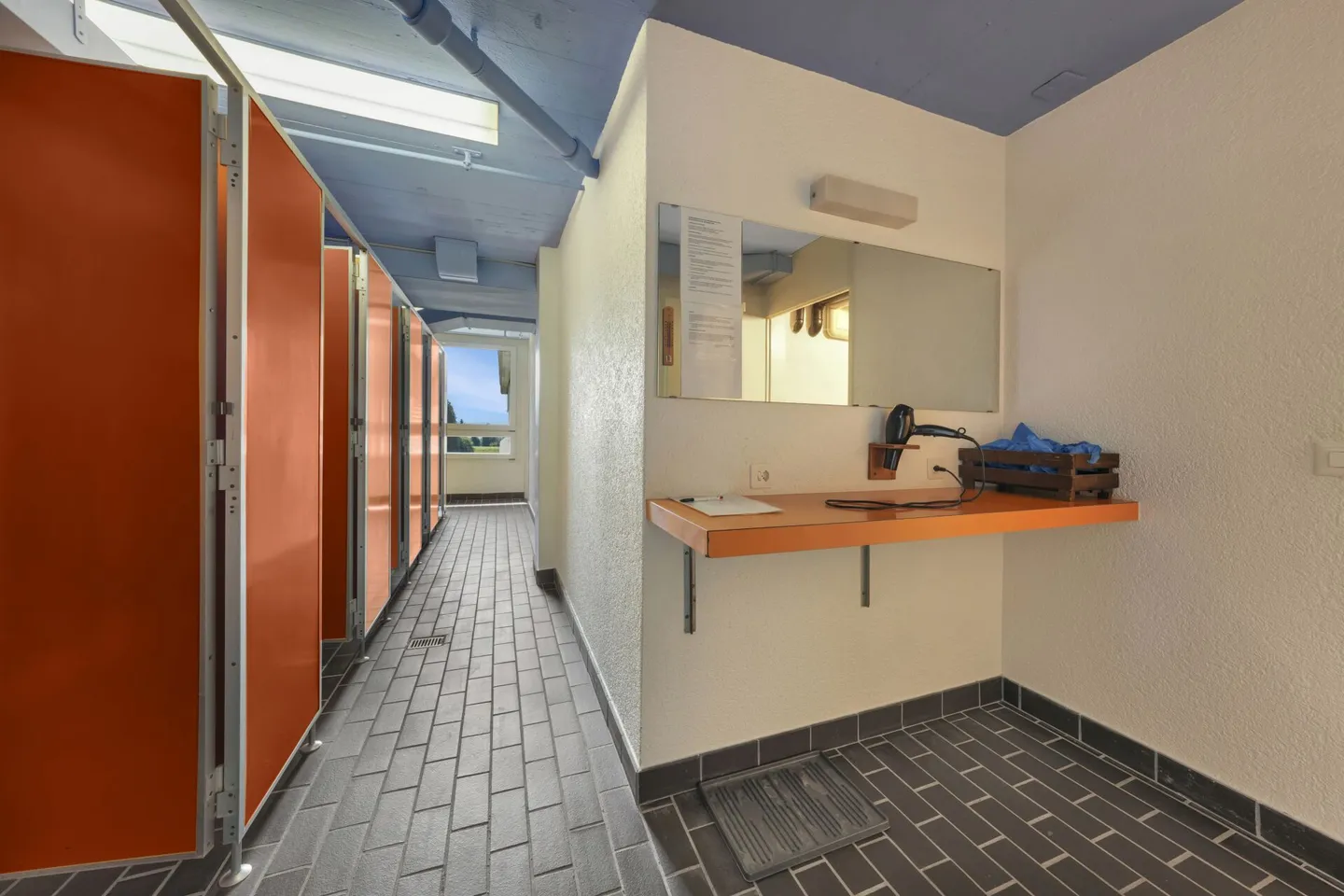 Vivere come in una casa unifamiliare! Immenso appartamento duplex ben curato con panorama sull'Alpstein e piscina - Foto 54 di 67