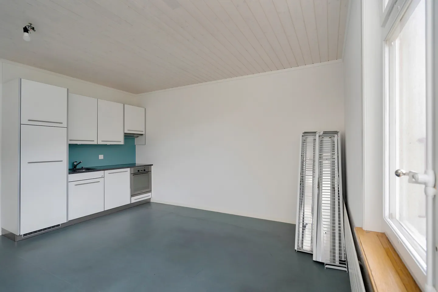 Versatile commercial space centrally located in Belp - Photo 4 of 9