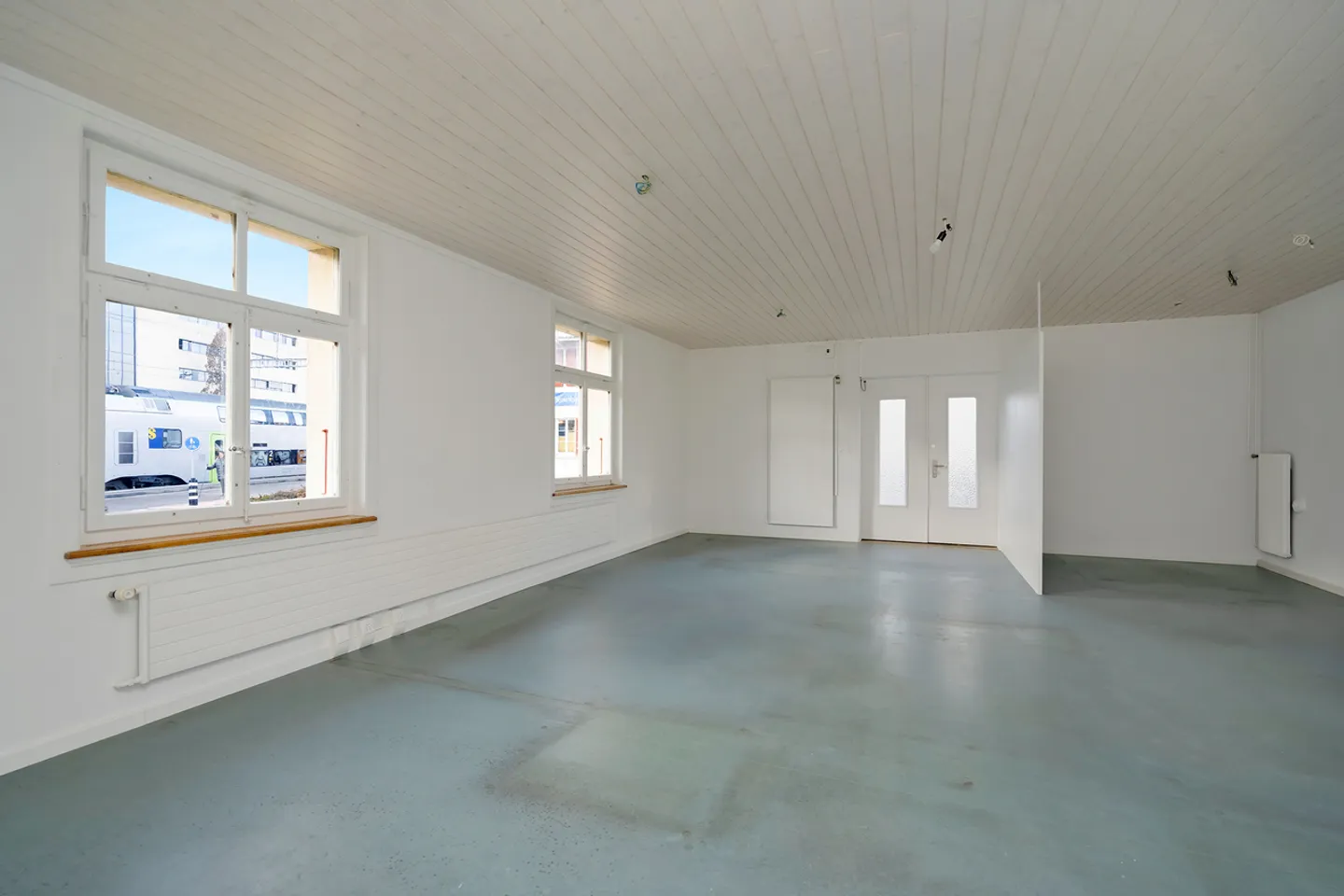 Versatile commercial space centrally located in Belp - Photo 2 of 9