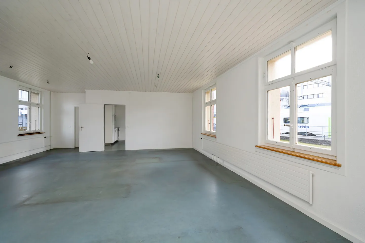 Versatile commercial space centrally located in Belp - Photo 3 of 9