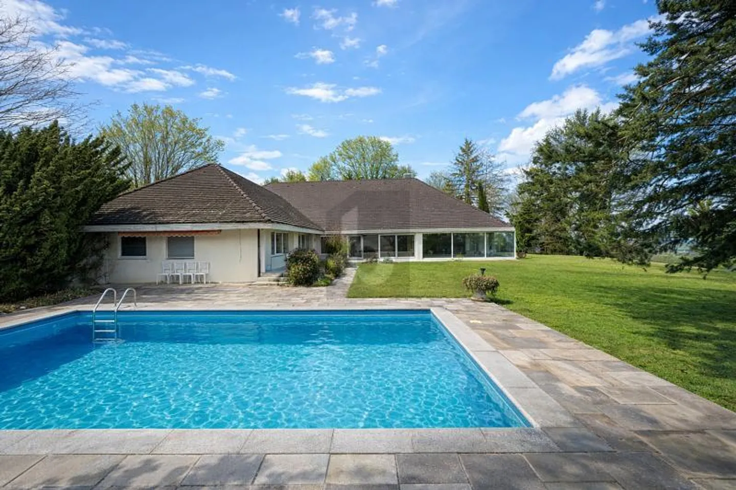 Exklusive Villa mit Pool und Aussicht - Foto 1 von 6