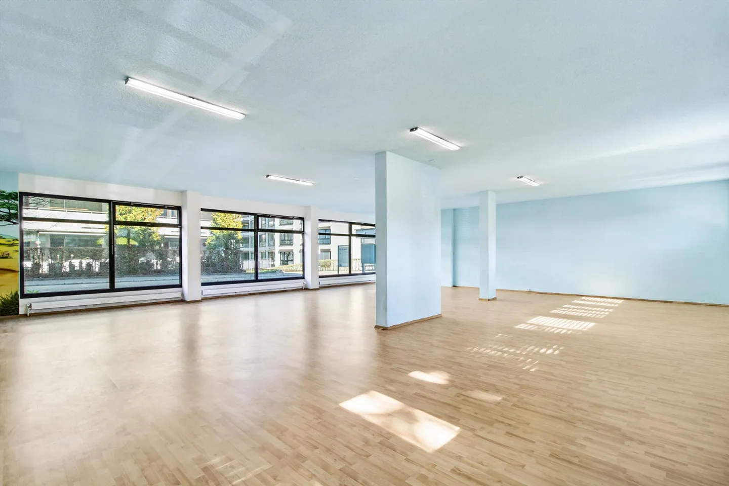 144m2 Gewerbefläche  im EG, in 8048 Zürich, zu vermieten - Foto 2 von 2