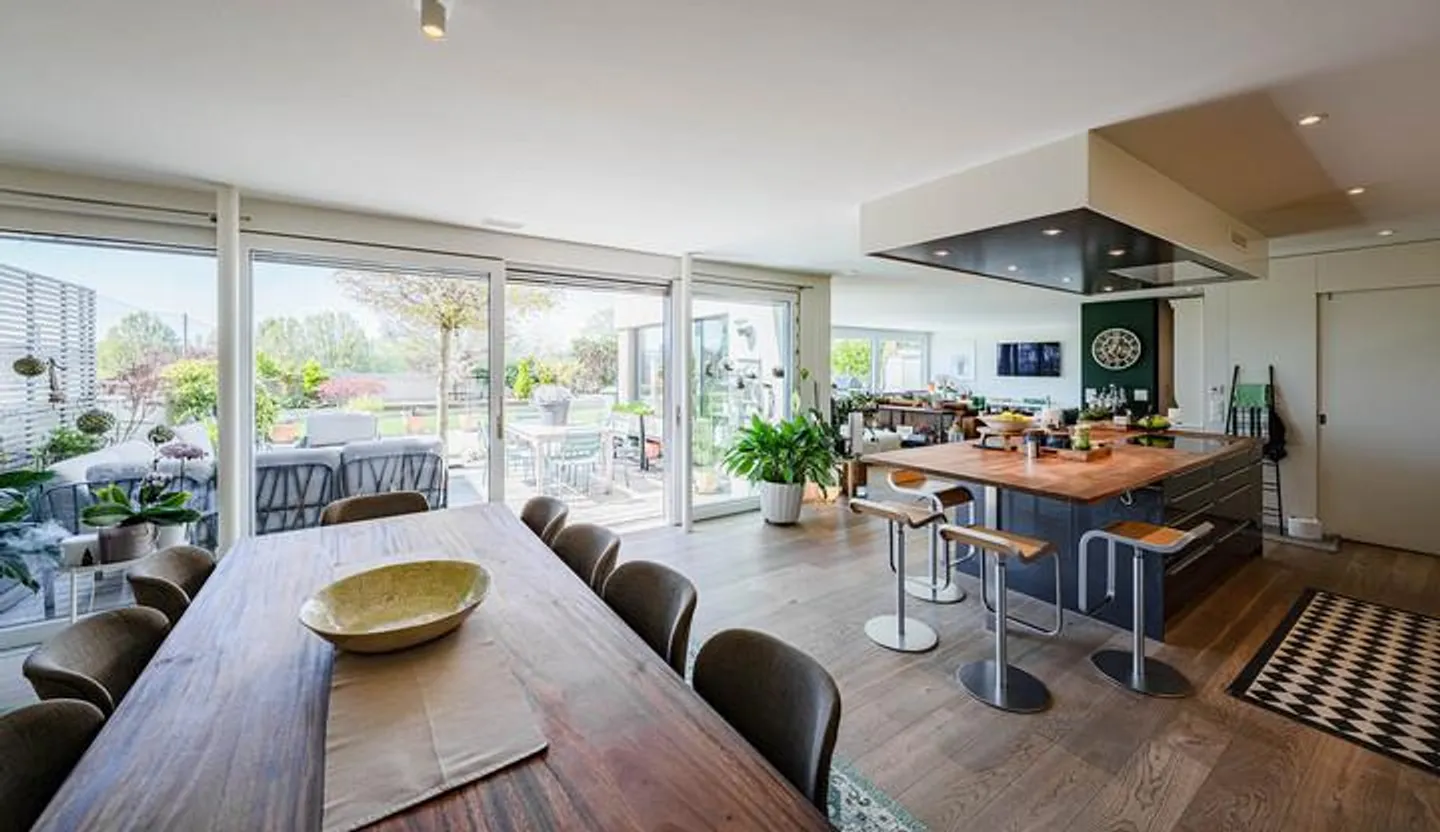 Maison familiale moderne avec terrasse - Photo 4 sur 13