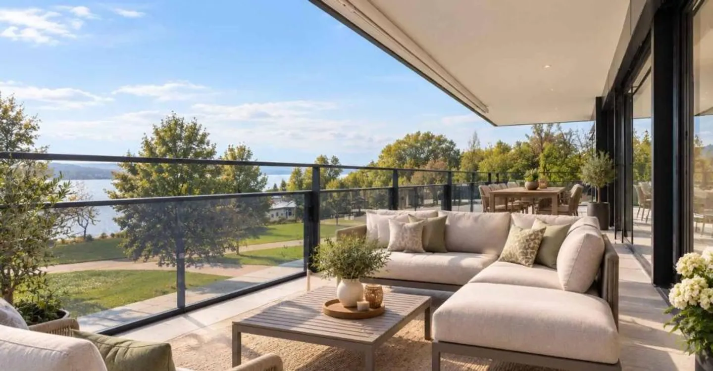 Luxury Apartment with Lake View - Photo 2 of 9