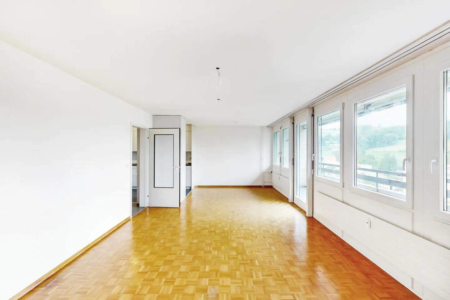 Appartement 2.5 pièces ensoleillé - Photo 3 sur 13