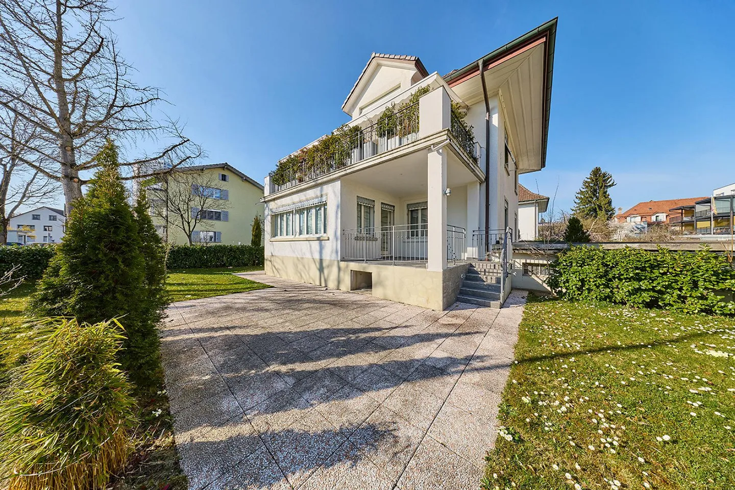 Bella appartamento di 3½ stanze con giardino privato nel cuore di Ostermundigen - Foto 1 di 18