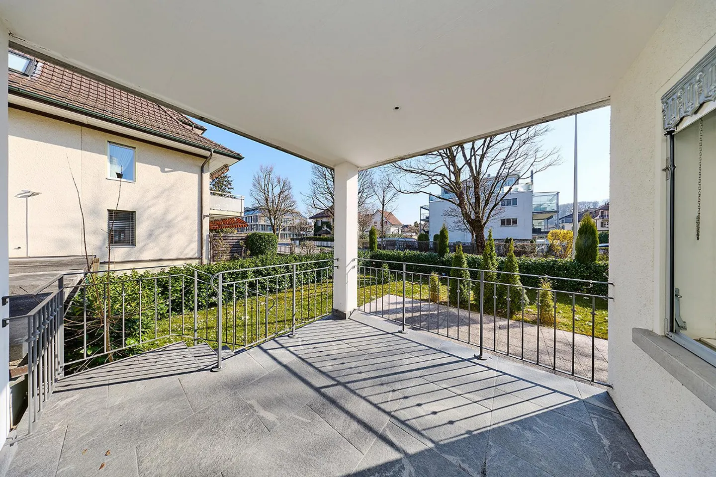Bella appartamento di 3½ stanze con giardino privato nel cuore di Ostermundigen - Foto 2 di 18