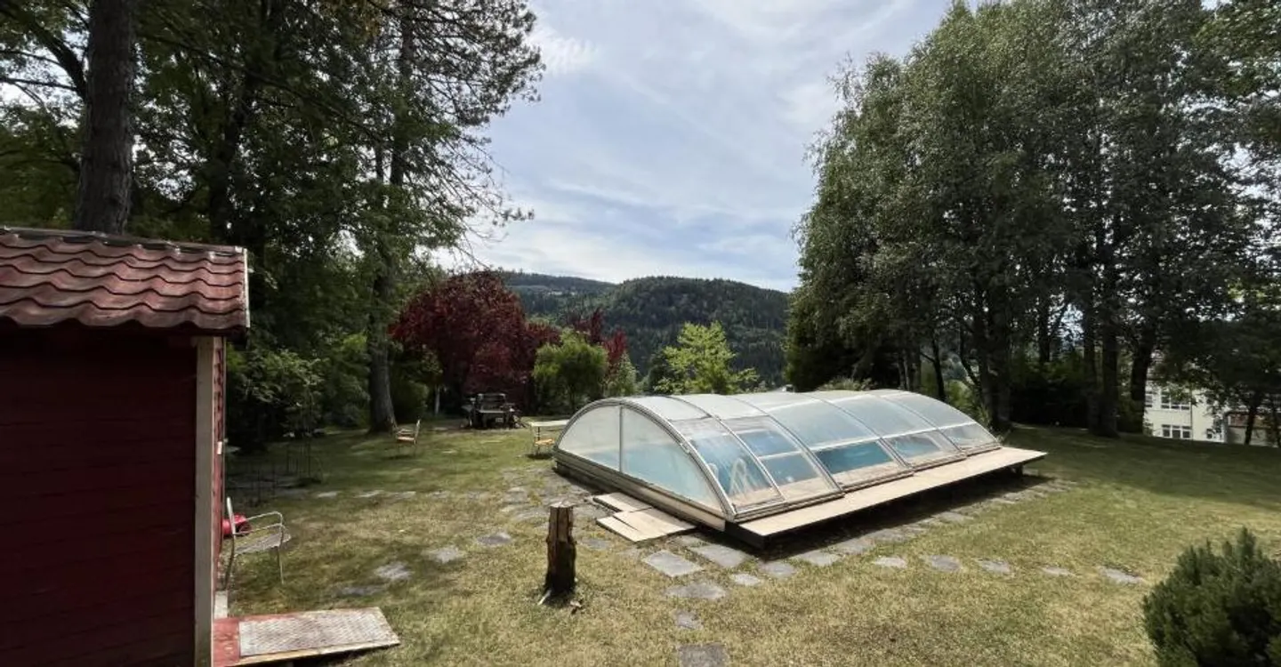 Master house with 4 apartments and swimming pool - Photo 4 of 12