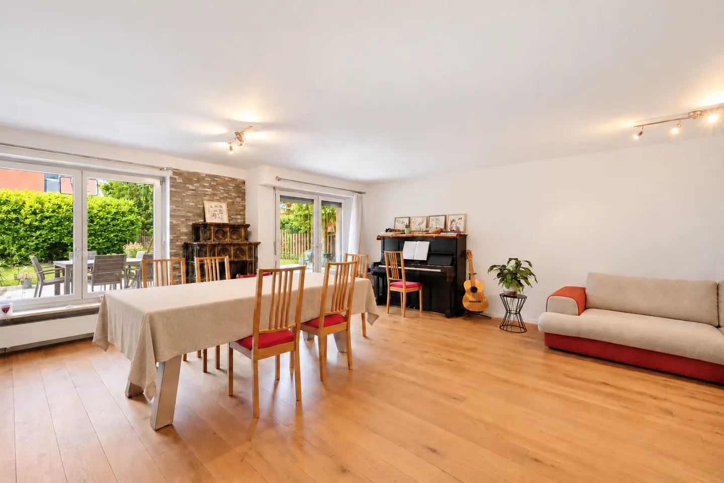 4.5-room semi-detached house with garden and two heated hobby rooms - Photo 1 of 9