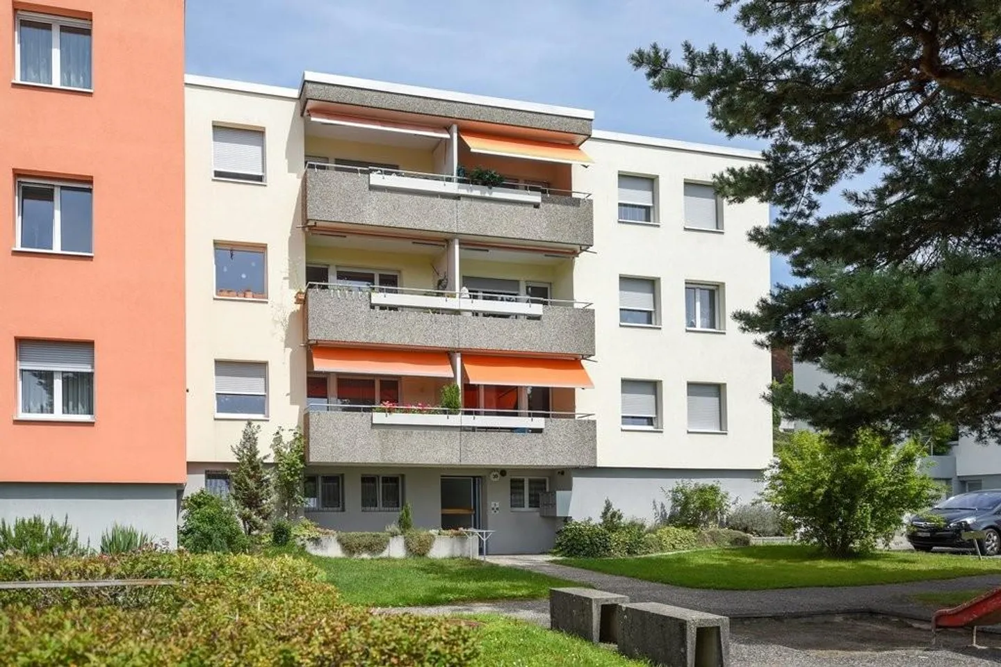Appartement moderne de 4,5 pièces dans un emplacement calme - Photo 1 sur 8