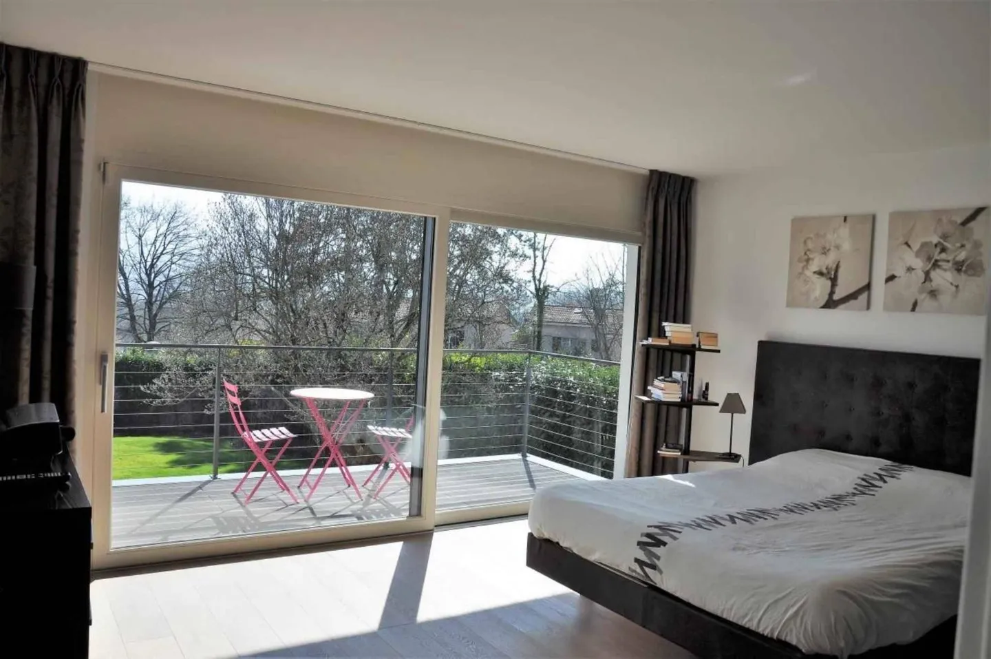 Moderne Villa mit Gartenterrasse - Foto 9 von 10