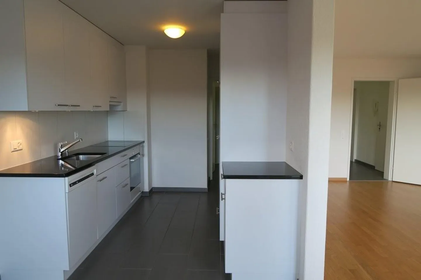 Appartement moderne de 4,5 pièces dans un emplacement calme - Photo 3 sur 8