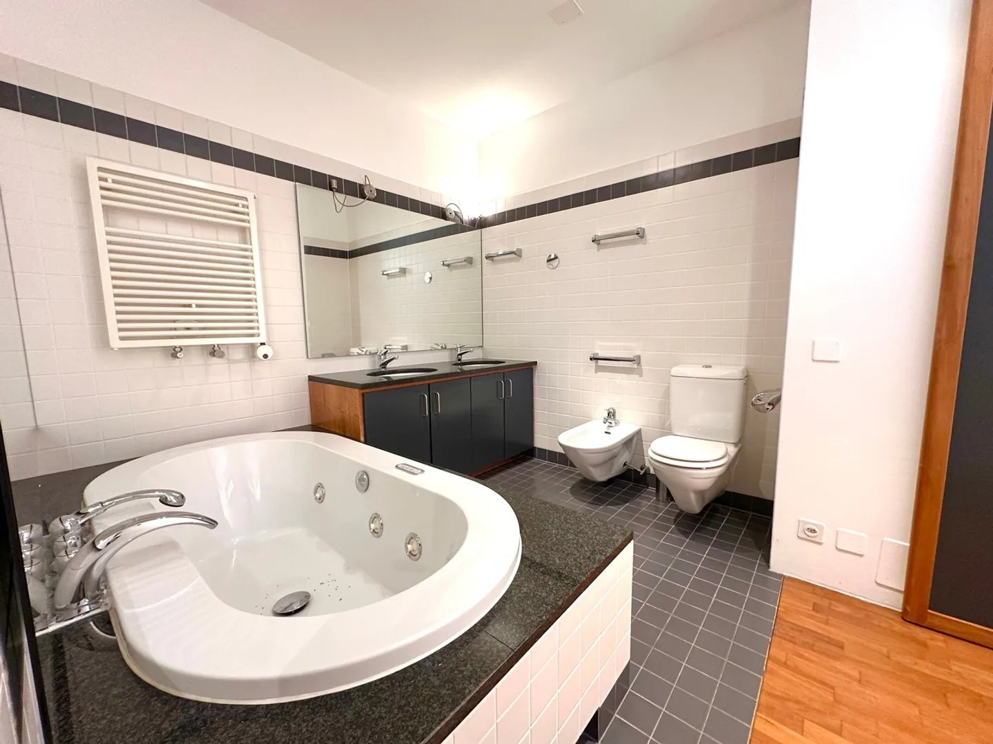 Elegante Residenza Familiare 4.5 Zimmer con Moderni Comfort - Foto 8 di 11