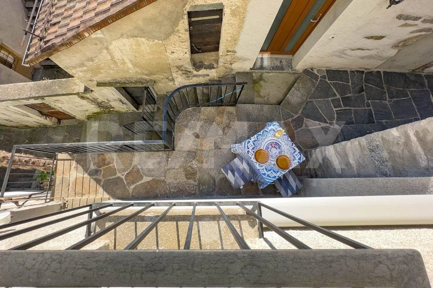 Charming 2.5 Room Apartment - Photo 4 of 13