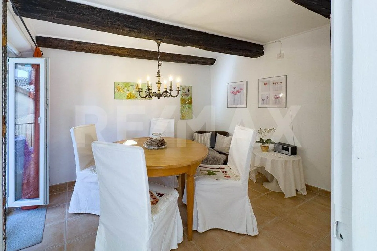 Charming 2.5 Room Apartment - Photo 5 of 13