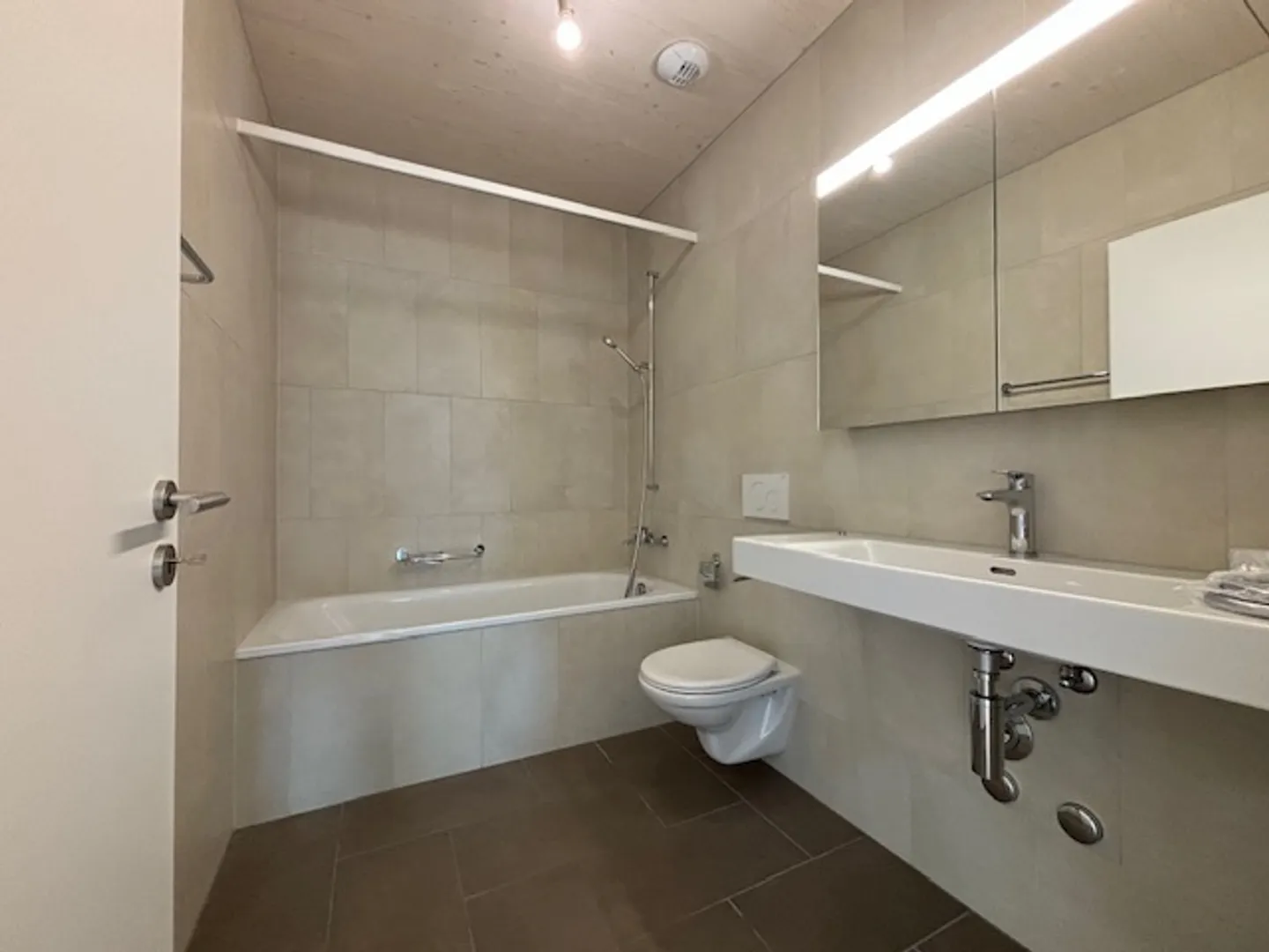 Rte de Bâle 12 - 4.5 room penthouse apartment for rent - Photo 3 of 5