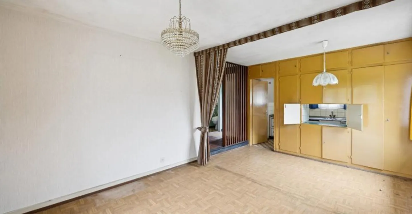 Individual villa to renovate - Photo 3 of 12