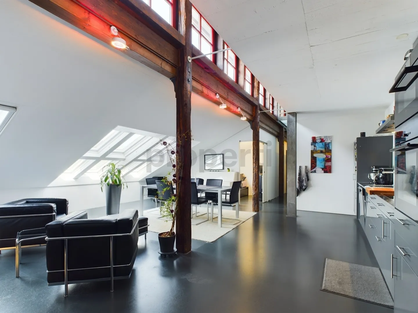 Appartamento loft unico con un'altezza impressionante e dotazioni moderne - Foto 5 di 9
