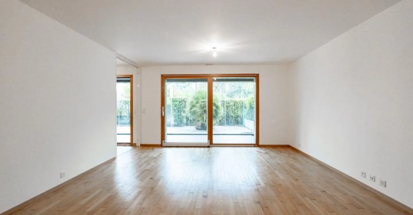 Appartement traversant d’exception de 151m² avec 2 jardins de 87², véranda vitrée de 25m² et double box de 31m² - Photo 6 of 18