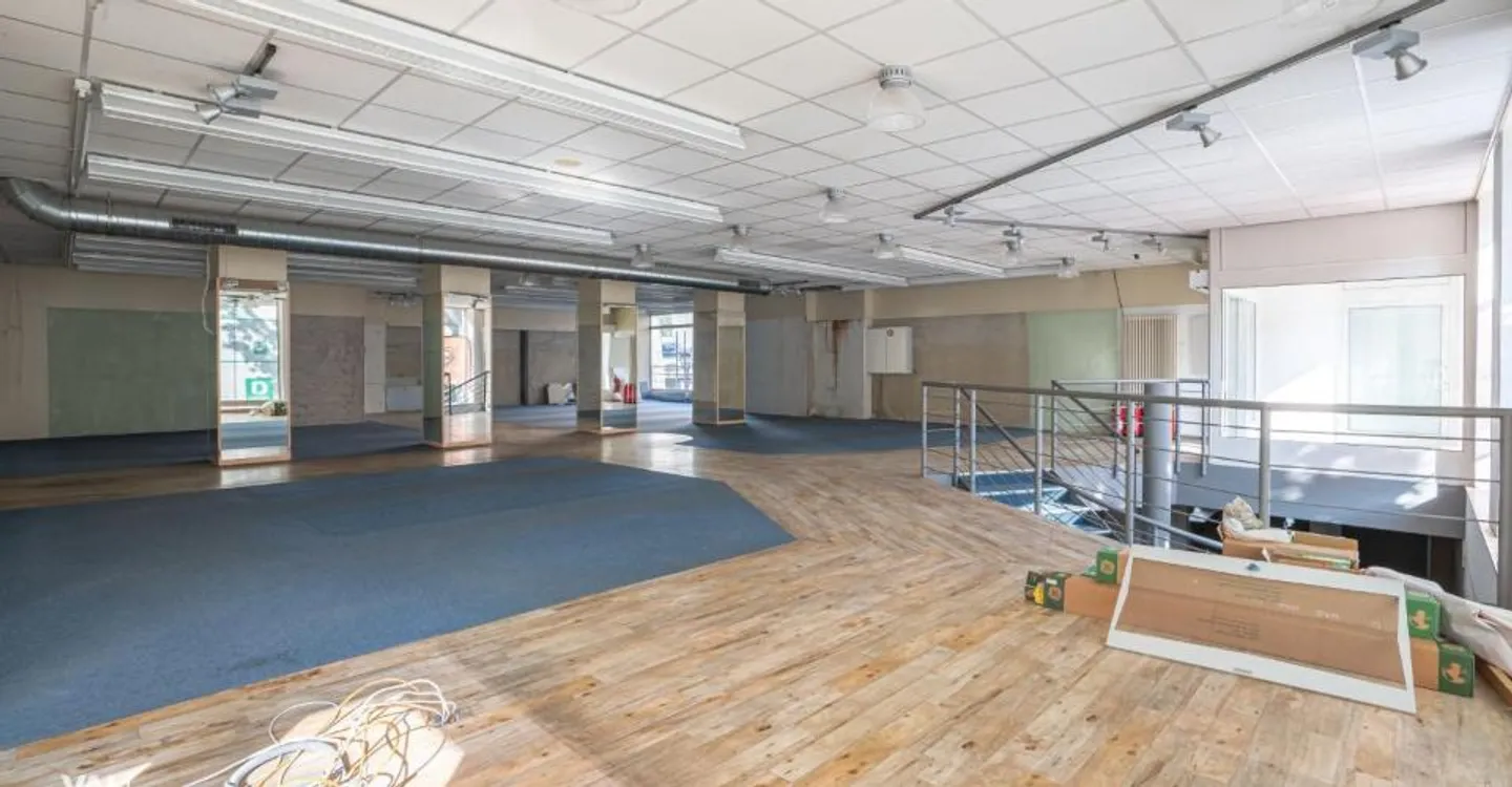 Spazio commerciale in posizione privilegiata - Foto 5 di 11