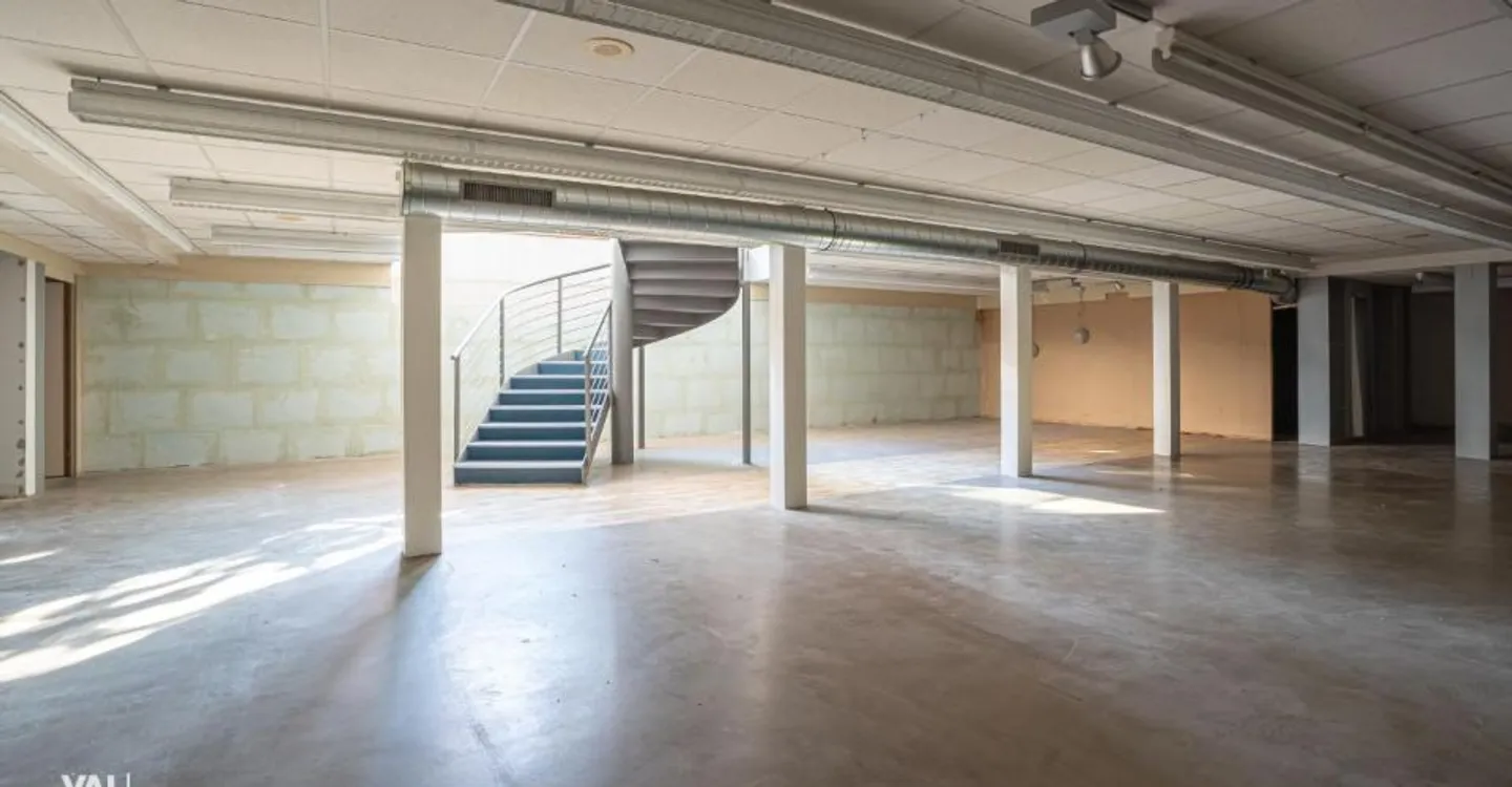 Spazio commerciale in posizione privilegiata - Foto 6 di 11