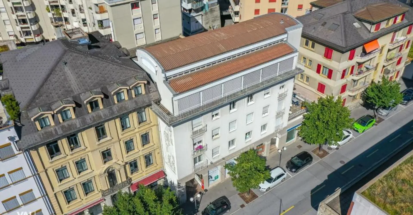Spazio commerciale in posizione privilegiata - Foto 8 di 11