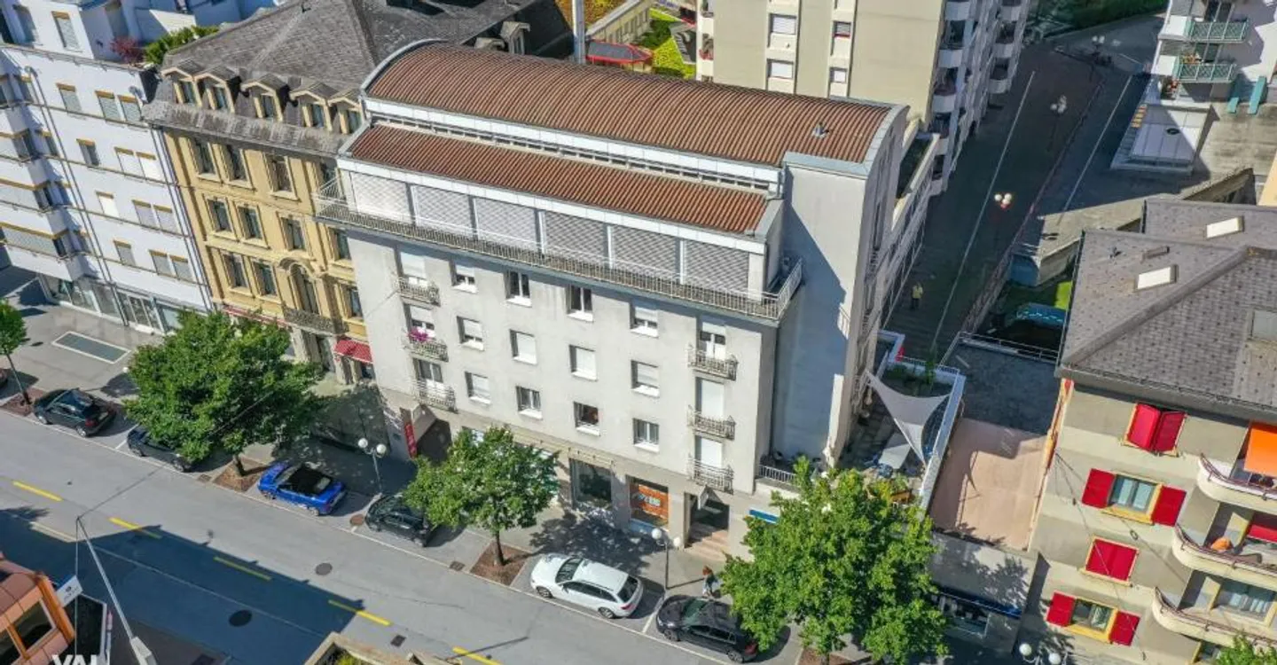 Spazio commerciale in posizione privilegiata - Foto 1 di 11