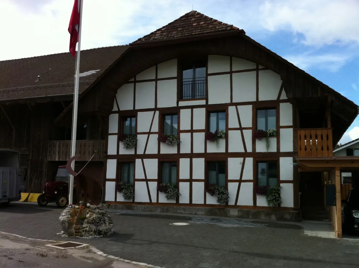 Appartement au rez-de-chaussée fraîchement rénové, deux salles de bains et charmante maison rustique - Photo 1 sur 9