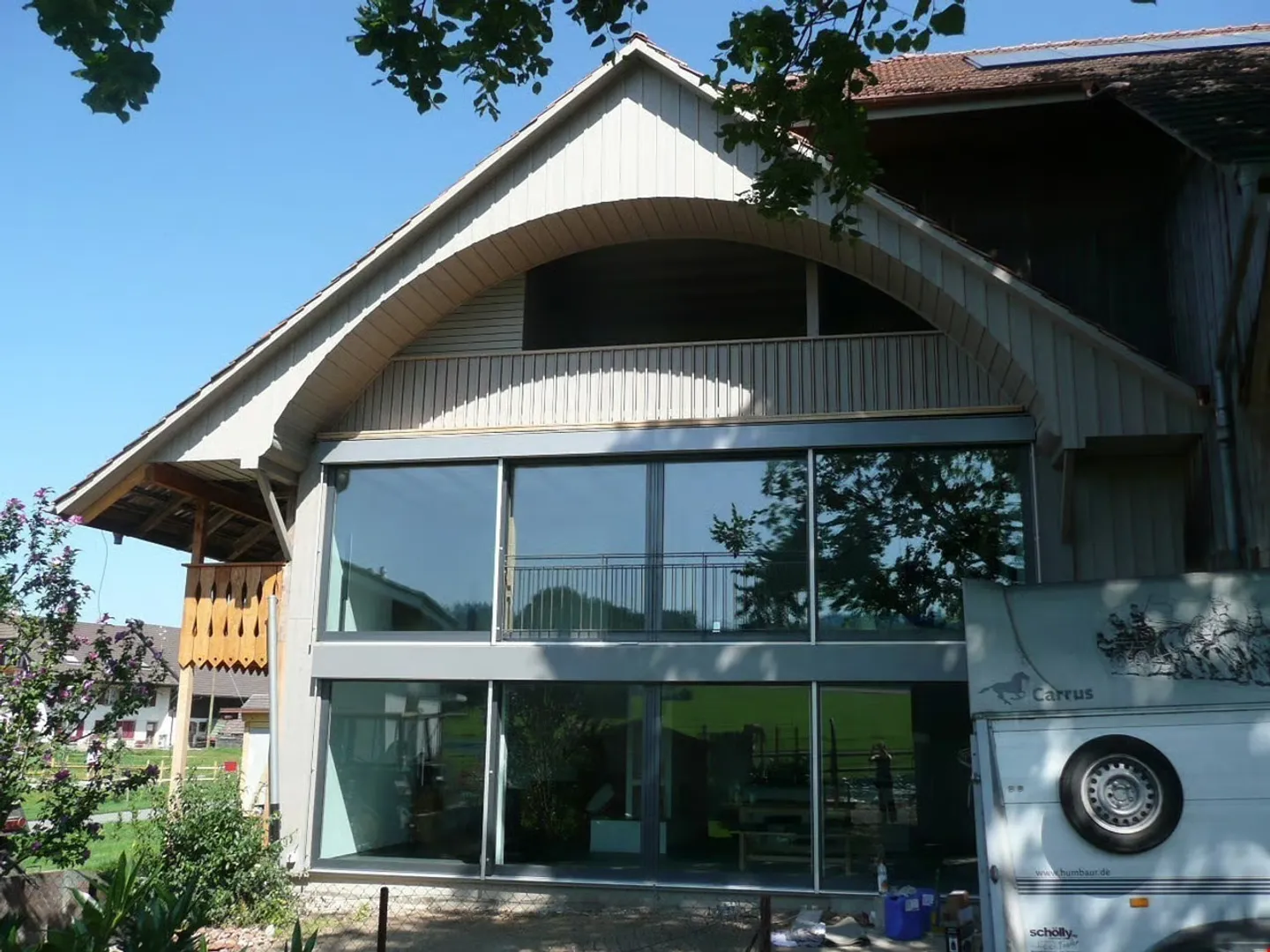 Appartement au rez-de-chaussée fraîchement rénové, deux salles de bains et charmante maison rustique - Photo 2 sur 9