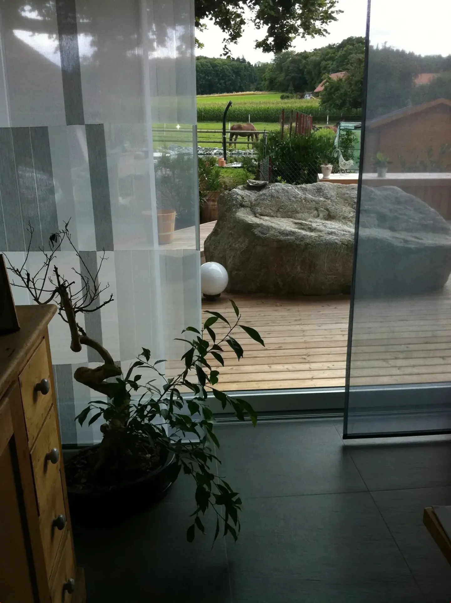 Appartement au rez-de-chaussée fraîchement rénové, deux salles de bains et charmante maison rustique - Photo 5 sur 9