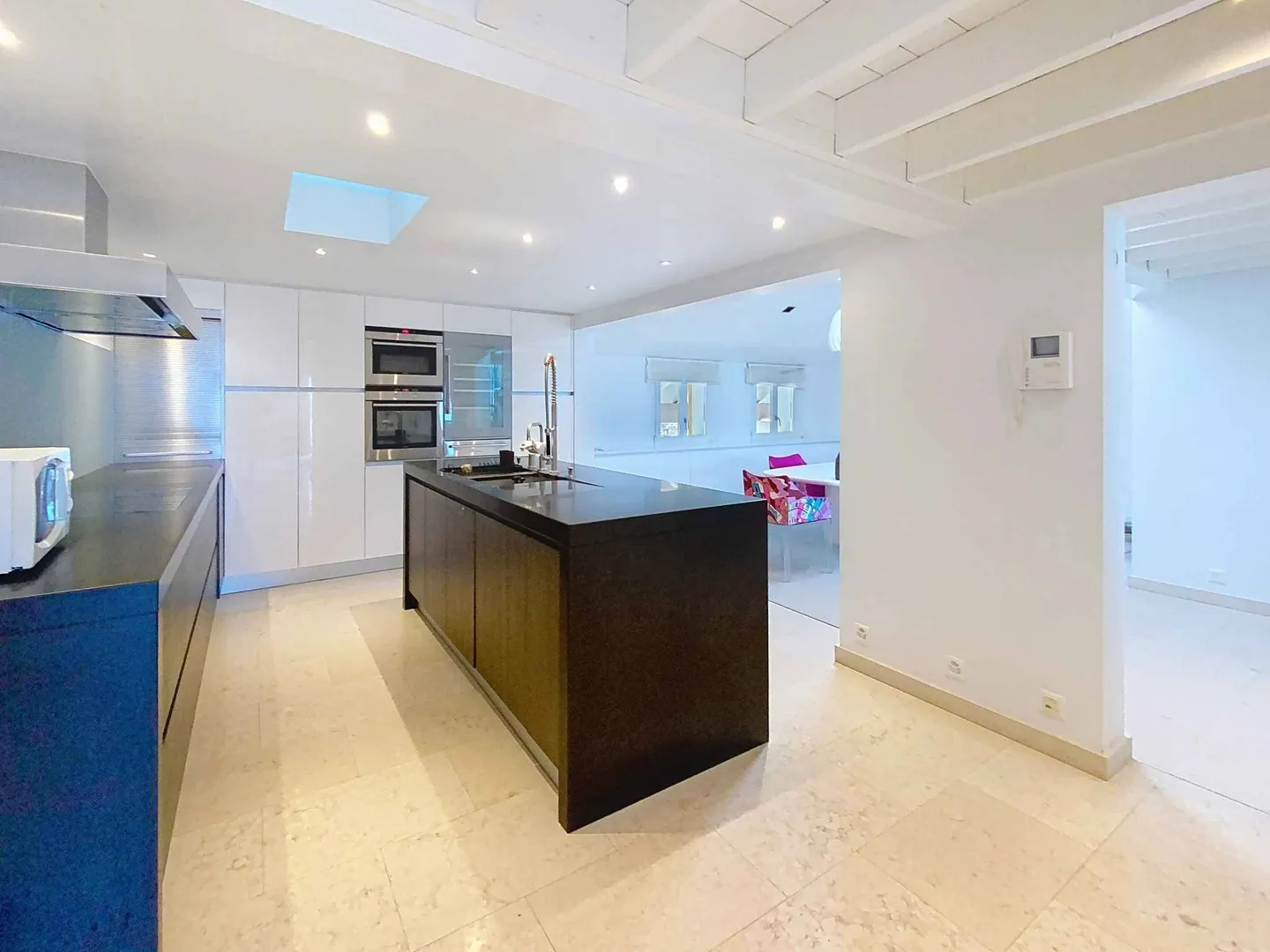 Magnificent Apartment with a View - Photo 7 of 13
