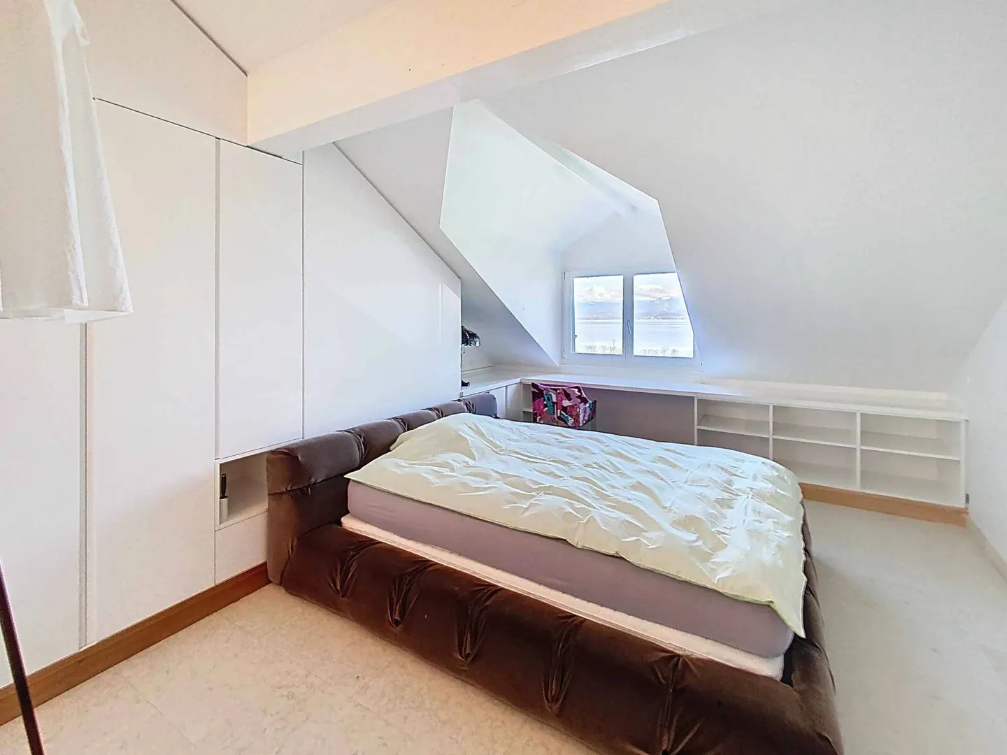 Magnificent Apartment with a View - Photo 9 of 13