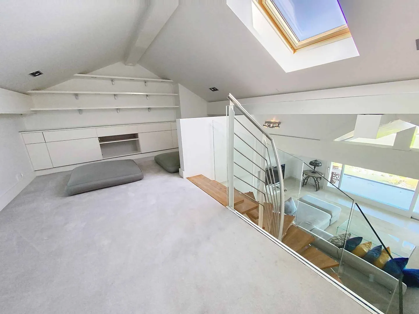 Magnificent Apartment with a View - Photo 12 of 13