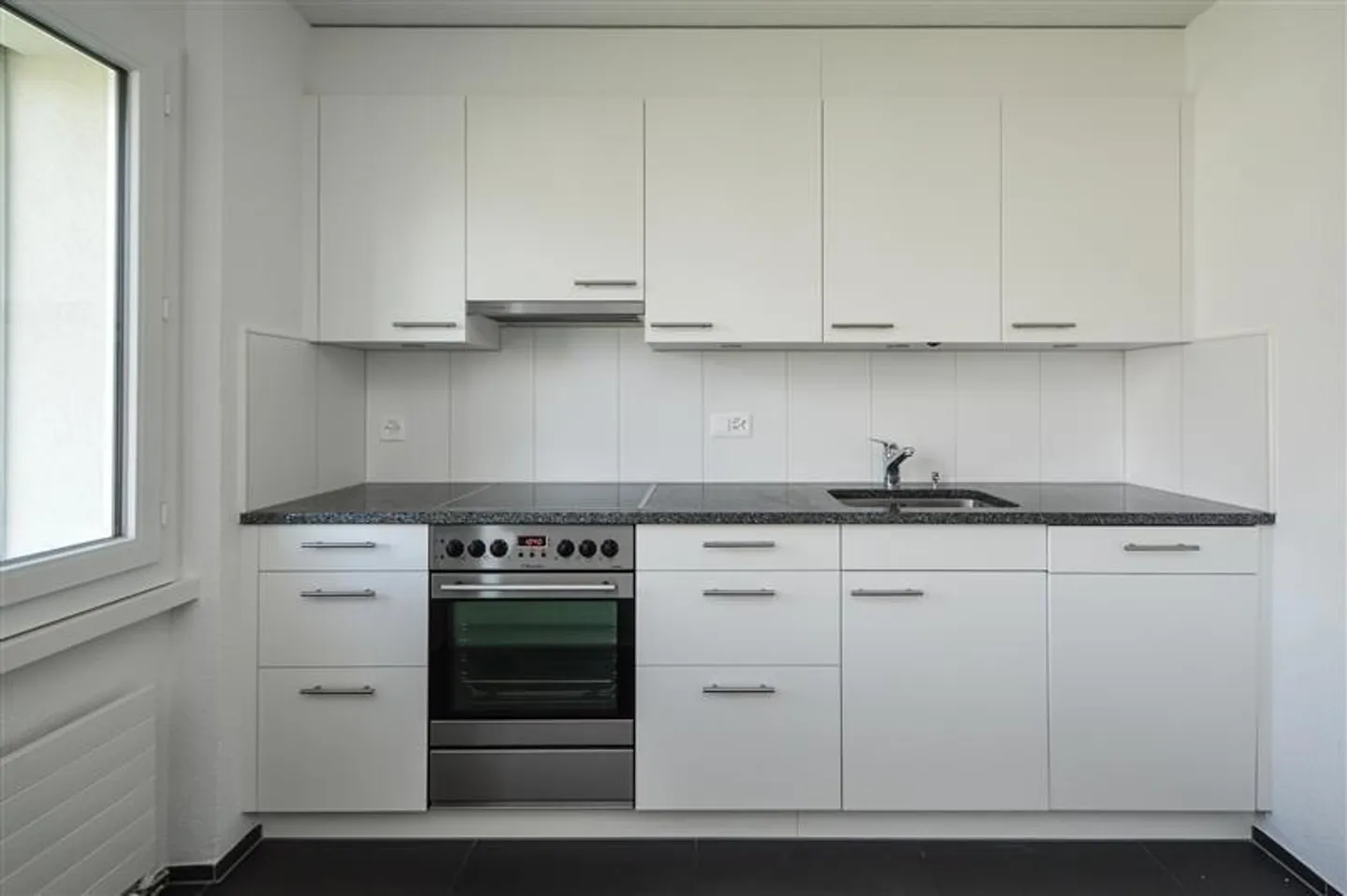Grosse und charmante 2-Zimmer-Dachwohnung in Schliern - Foto 4 von 7