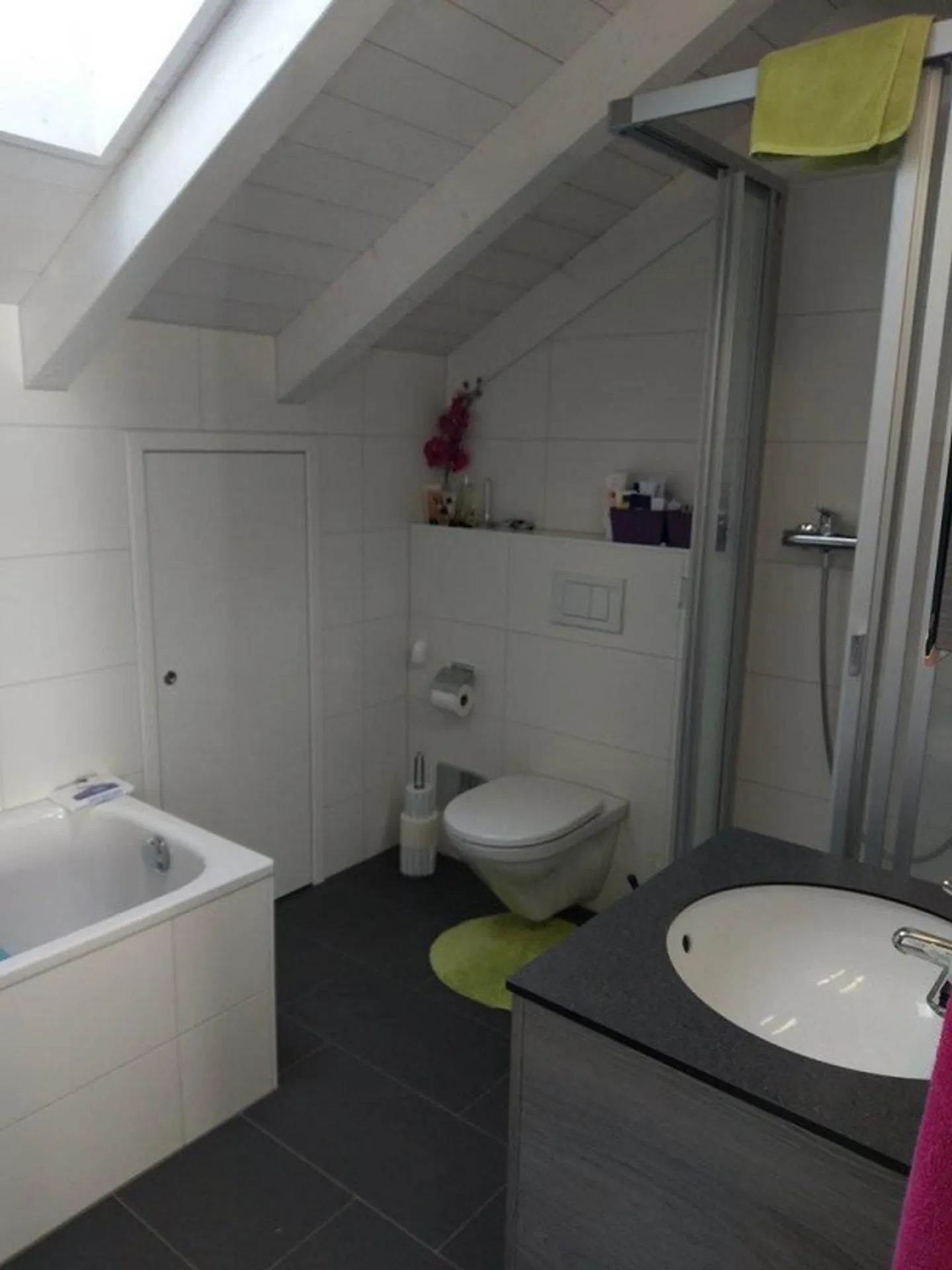 Grosse und charmante 2-Zimmer-Dachwohnung in Schliern - Foto 6 von 7