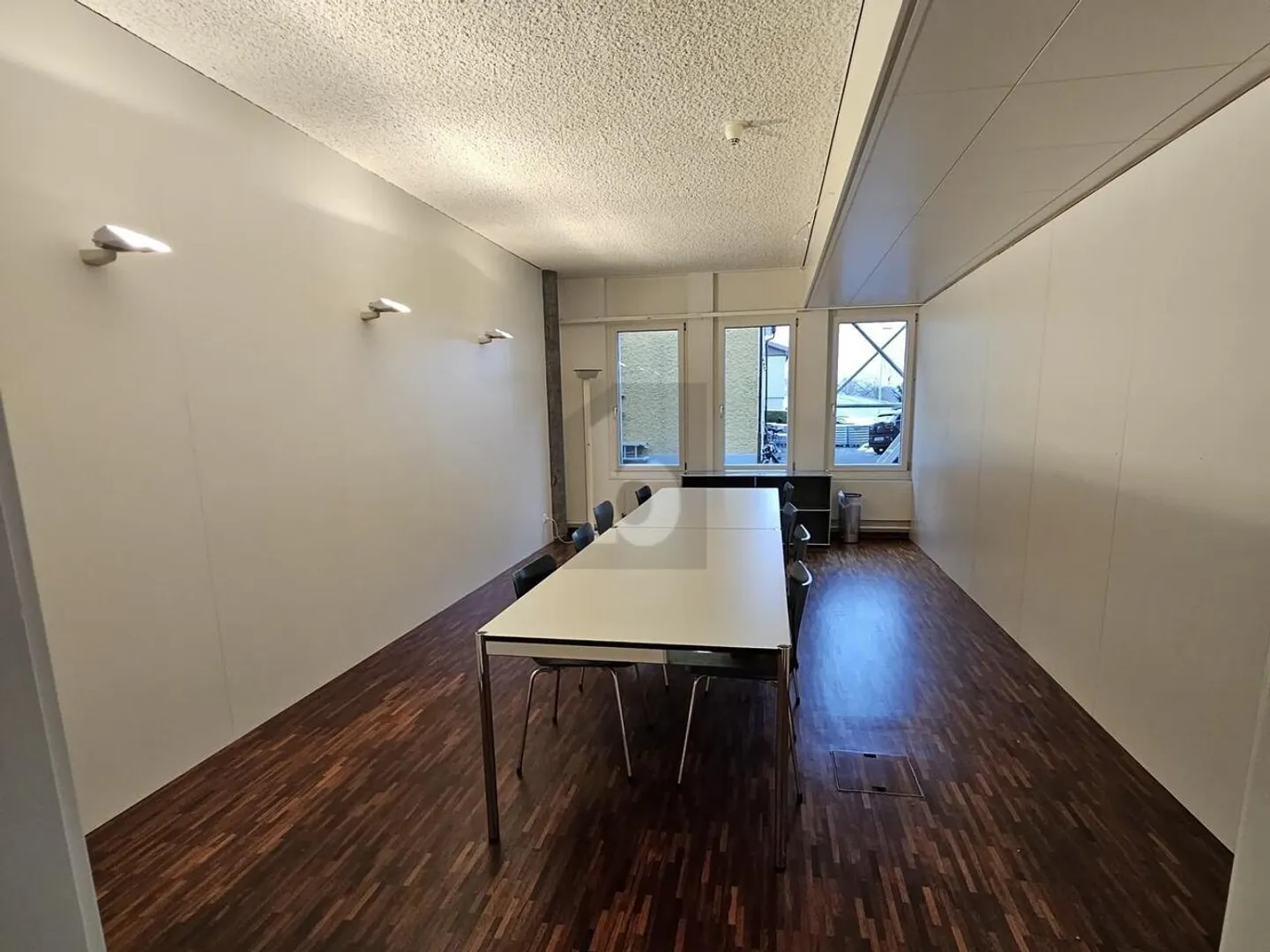 SPACIOUS OFFICE SPACE - Photo 4 of 6